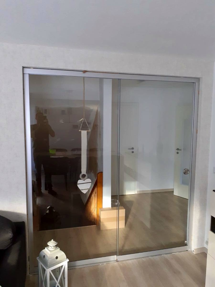 Sunflex Ganzglas-Schiebeanlage SF20 - Innenbereich als Raumteiler