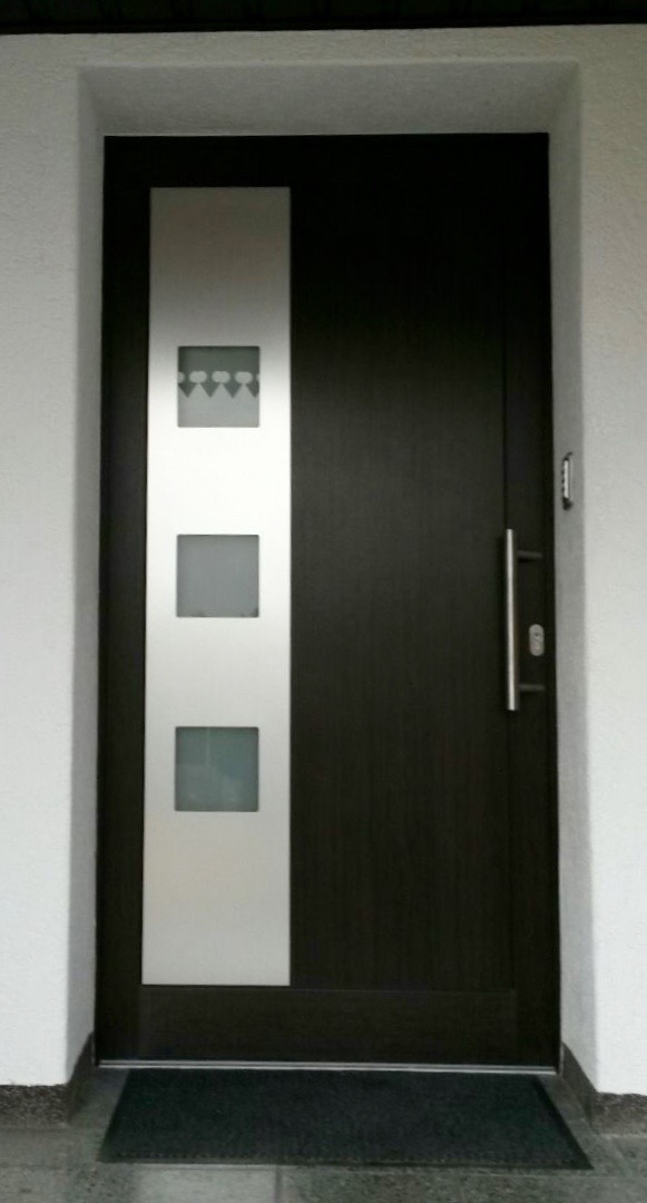 1-flüglige Eingangstür aus Aluminium in Holzdekor Mooreiche