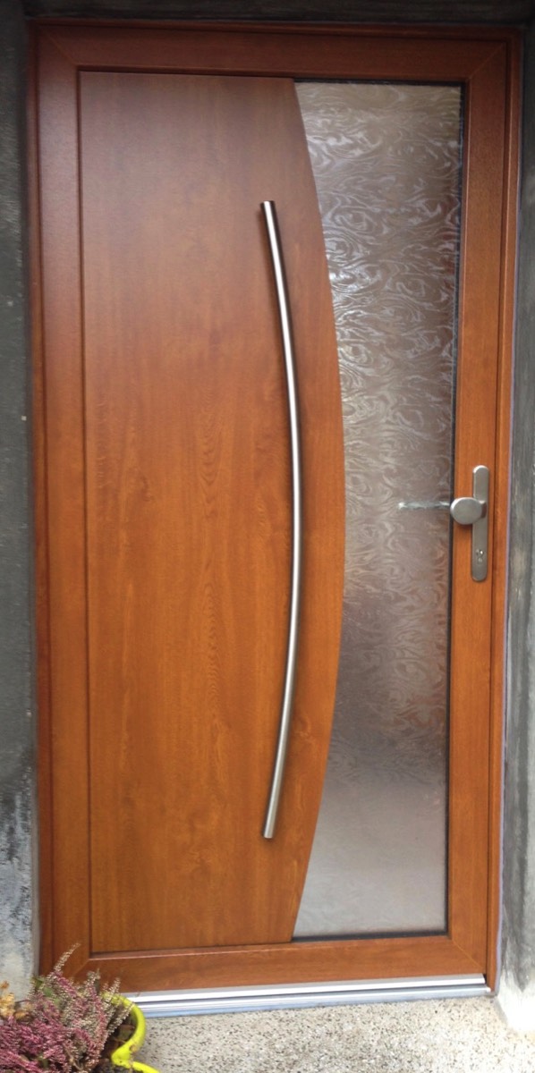 1-flüglige Eingangstür in Holzdekor Golden Oak mit Edelstahl-Bogengriff
